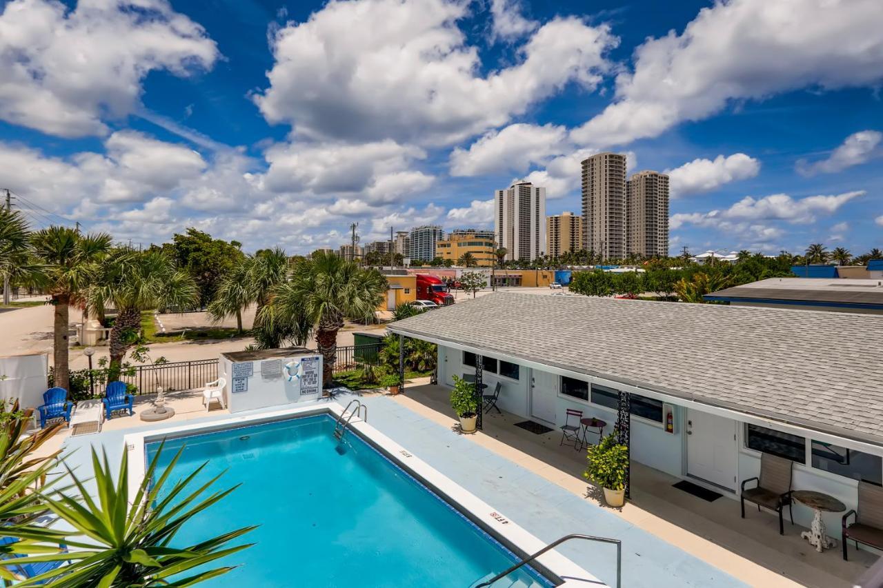 Coral Sands Huge Studio W/ 2 Queen Beds! West Palm Beach Bagian luar foto